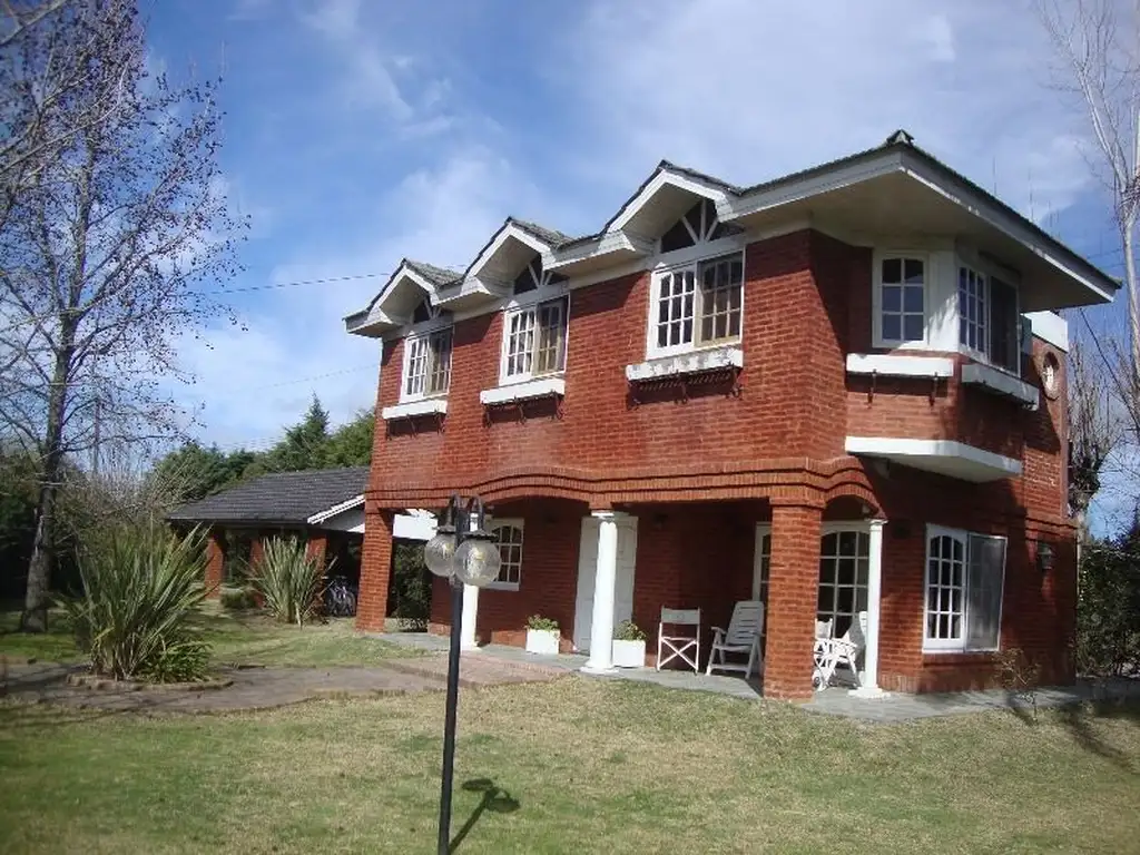 Venta Casa 20 años 3 dormitorios, 233m2, 1 cochera, Sgto J B Cabral 5000, Canning