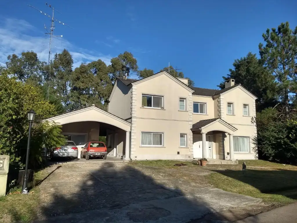 Venta Casa 4 dormitorios, 247m2, 2 cocheras, Coronel Vicente Dupuy, Canning