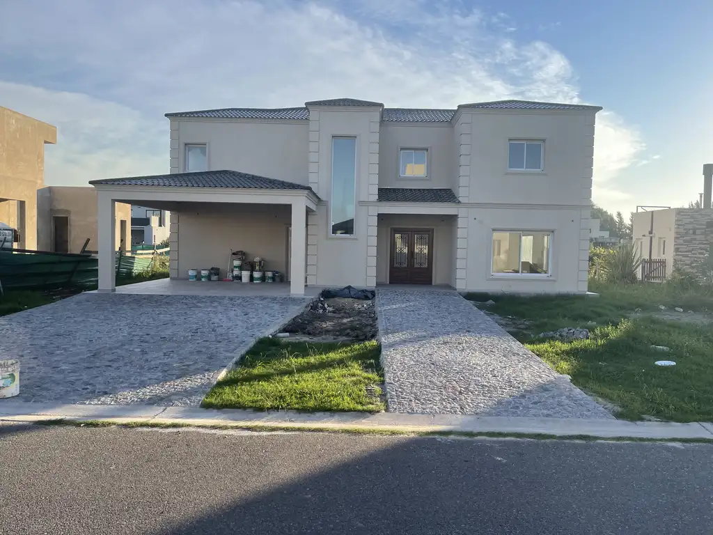 Venta Casa 4 dormitorios a estrenar, 237m2, 2 cocheras, El Rebenque, El Rebenque, Zona Sur