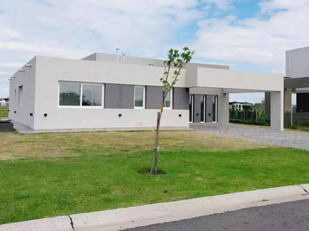 Casa Venta 3 años 4 ambientes, 121m2, 2 cocheras, C. El Deslinde 1100, Canning
