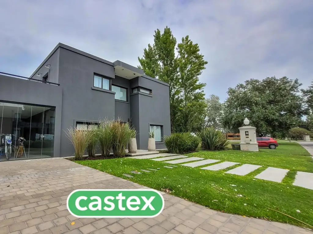 Venta Casa 5 años 3 dormitorios, 307m2, 2 cocheras, Casa En Venta En San Eliseo Golf, Canning