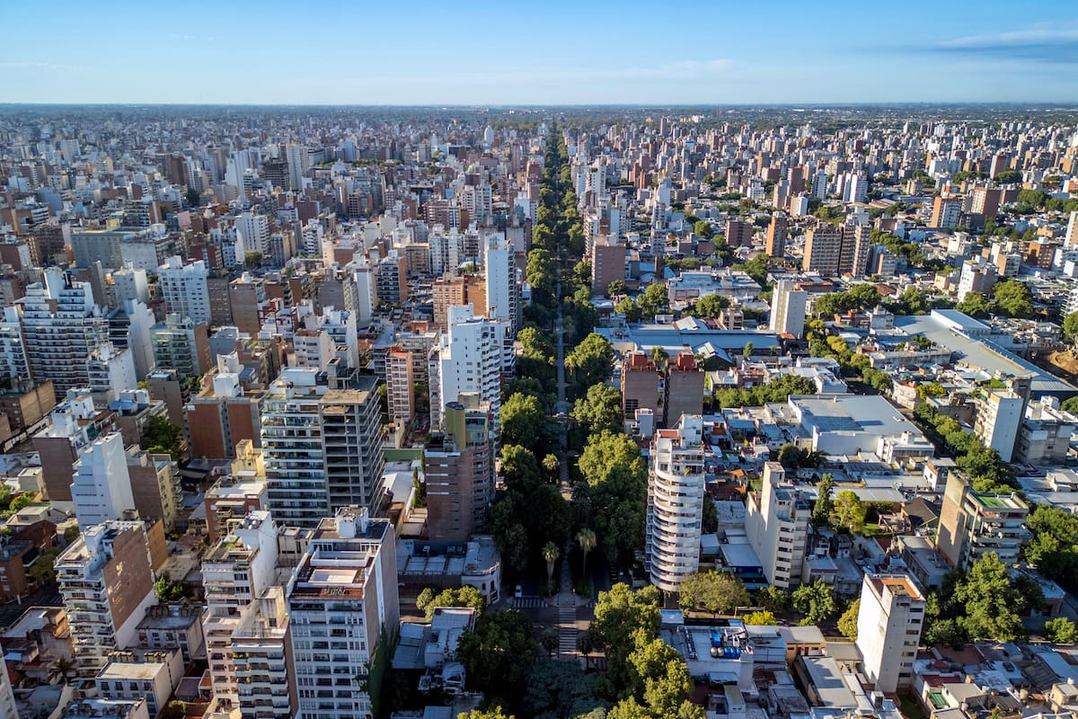 ¿Cuál es el costo de alquiler de una cochera en Rosario en julio 2025?