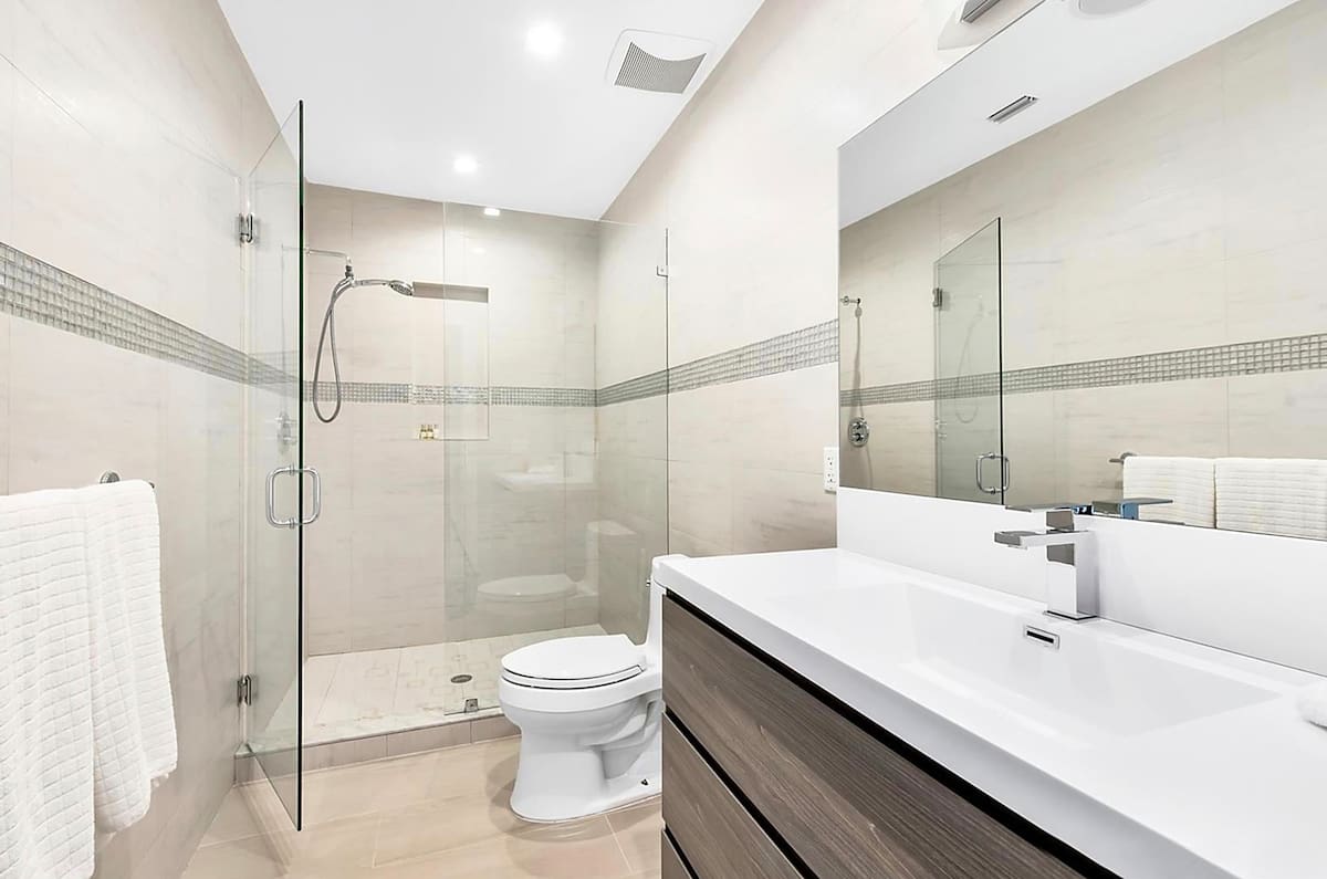 ¿Cuánto cuesta remodelar un baño en julio 2025, según cada presupuesto?