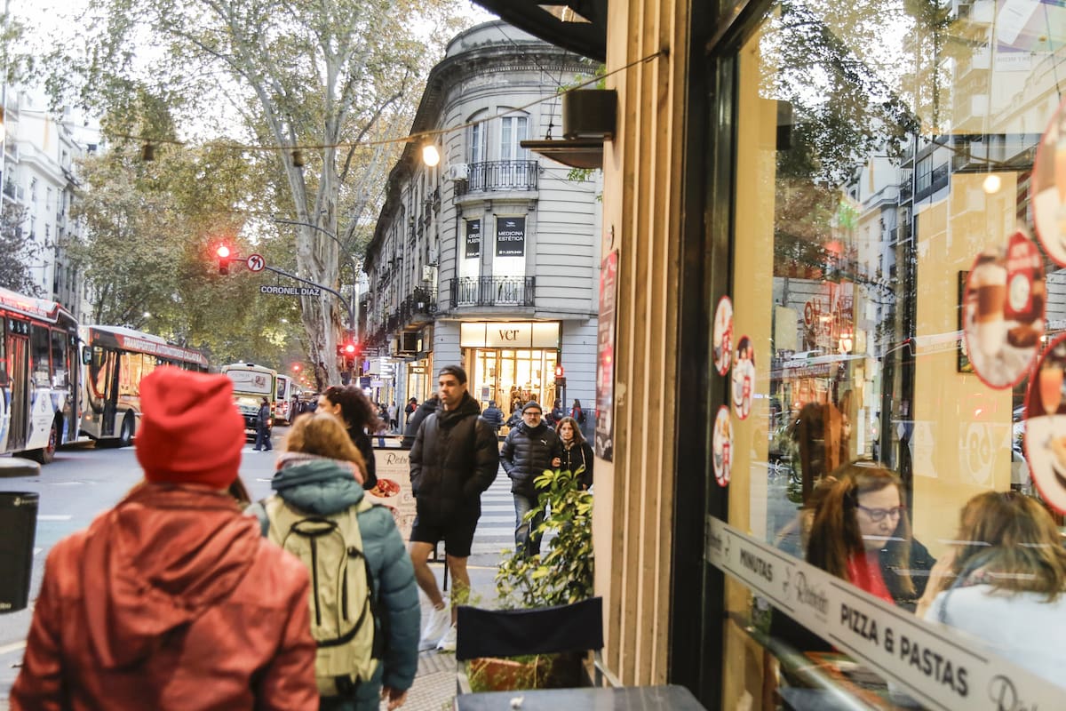“Cuando se libera un espacio, enseguida se alquila”: la avenida porteña en la que casi no quedan locales vacíos