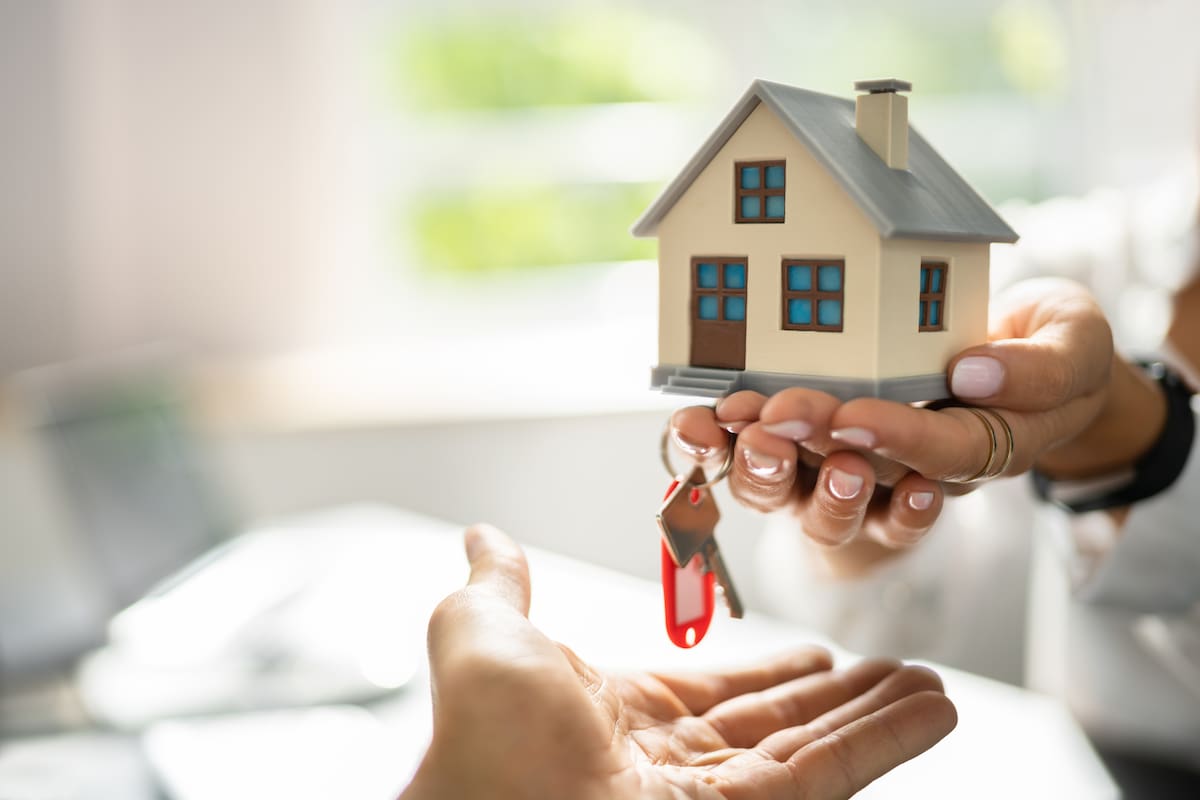 El crédito hipotecario se enfría, pero las operaciones de compraventa siguen creciendo: ¿cómo se explica?