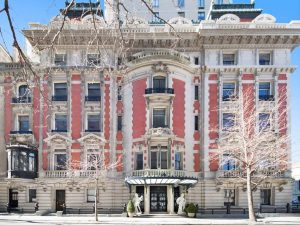 La desconocida casa de Nueva York que vende uno de los hombres más ricos del mundo