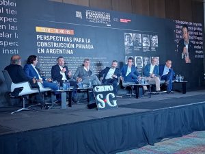 Récord de concurrencia en la Expo Real Estate que inauguró el ministro de Economía Luis Caputo