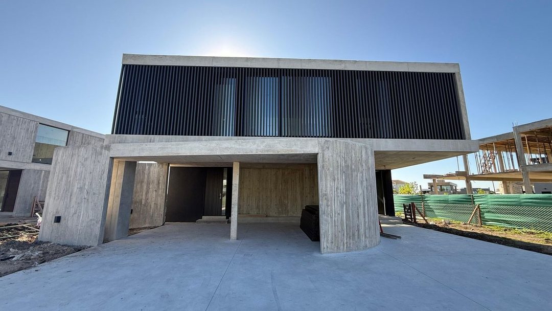 Casa en venta 5 ambientes en Los Robles 5900, Terralagos, Canning, Ezeiza, Buenos Aires