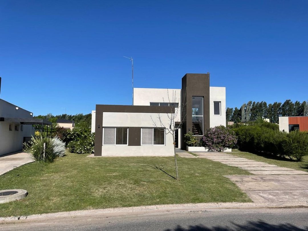 Casa en venta 4 ambientes en Juana de Arco 7300, Canning, Esteban Echeverria, Buenos Aires