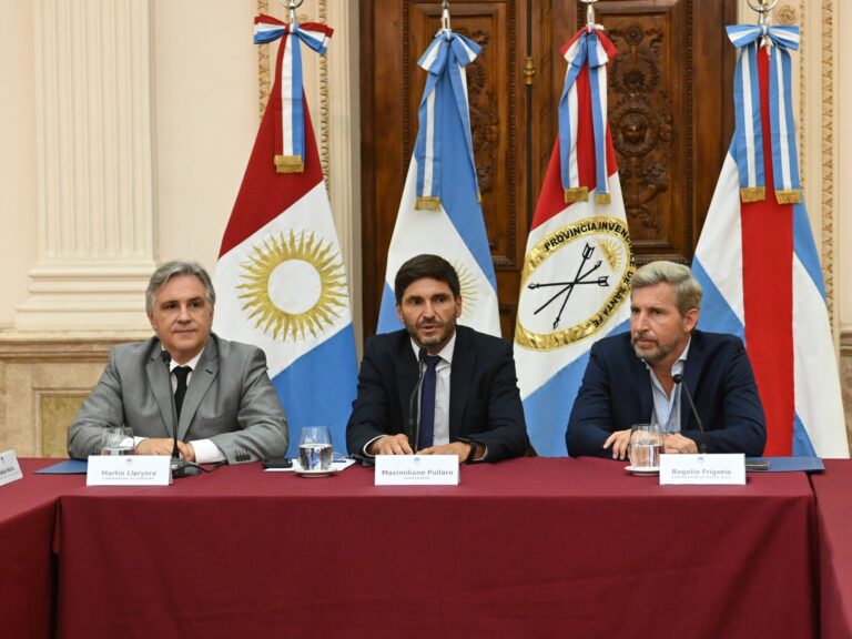 Baja del riesgo país impulsa emisiones de deuda en Wall Street y refuerza el "veranito" cambiario 3 Tras la baja del riesgo país, aceleran las emisiones de deuda en Wall Street y suman dólares para extender el "veranito" cambiario