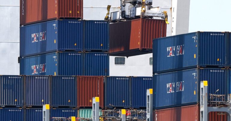 Déficit comercial de El Salvador aumenta 20.3% en 2025 y supera USD 11,400 millones 3 El déficit comercial de El Salvador se amplía un 20.3 % en 2025 y supera los USD 11,400 millones