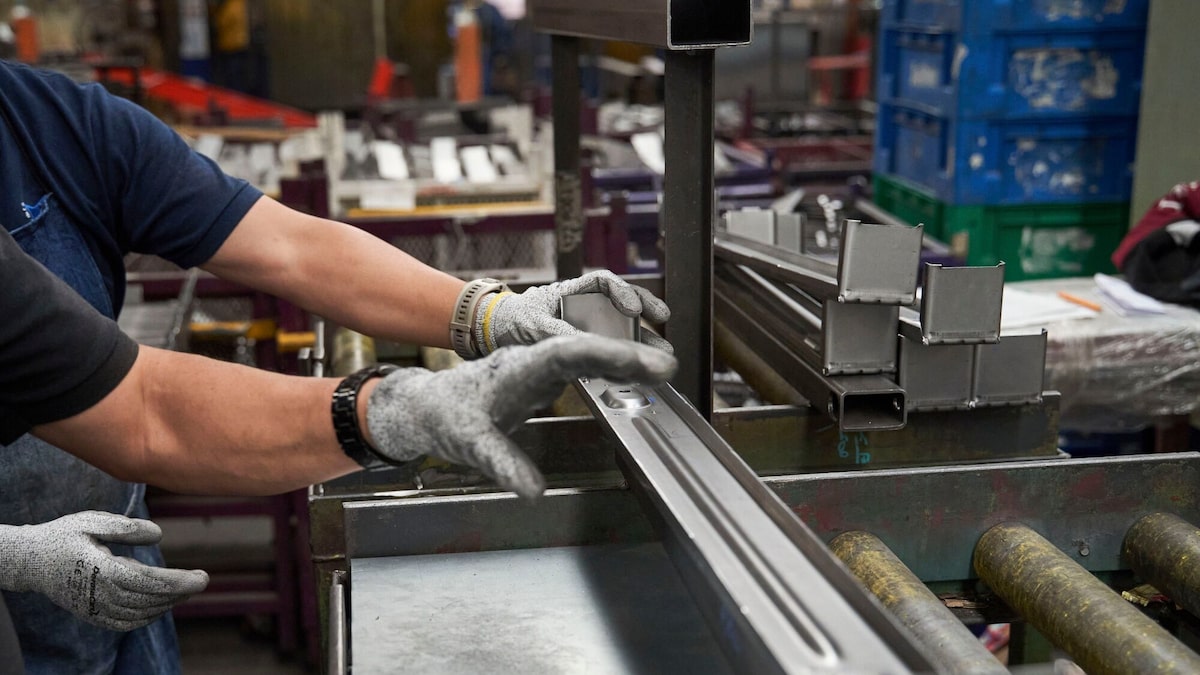 Importaciones, costos y competitividad en la industria argentina tras el cruce Milei–Rocca