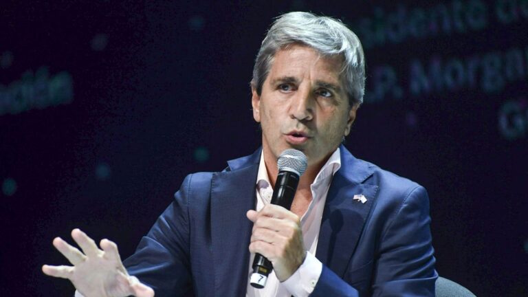 Caputo absorbe pesos para estabilizar el dólar mientras el BCRA sigue comprando reservas 3 Caputo absorbe pesos para evitar tensiones en el dólar, mientras el BCRA continúa con la compra de reservas