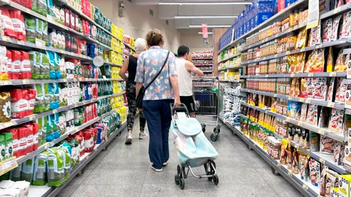 Encuesta revela que casi el 60% de los argentinos se endeuda para gastos cotidianos