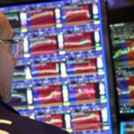 Termina un mes financiero ideal: bajó el riesgo país, subieron las acciones, retrocedió el dólar y subieron las reservas