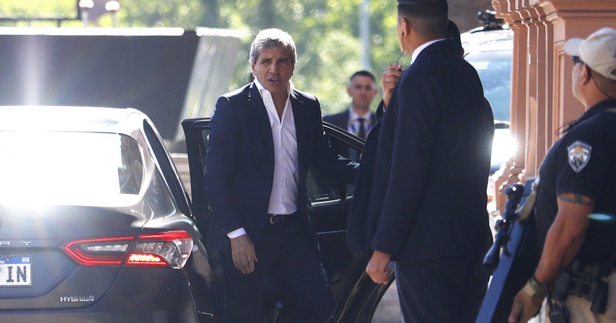 "Caputo Anuncia Pago a Bonistas: El Banco Recibe USD 83 Millones por Parte del Central" 1 file 138