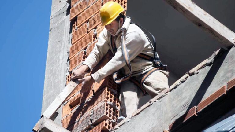 Caída de la Industria y la Construcción en Noviembre: Análisis de INDEC 6 La industria y la construcción cayeron en noviembre según el INDEC