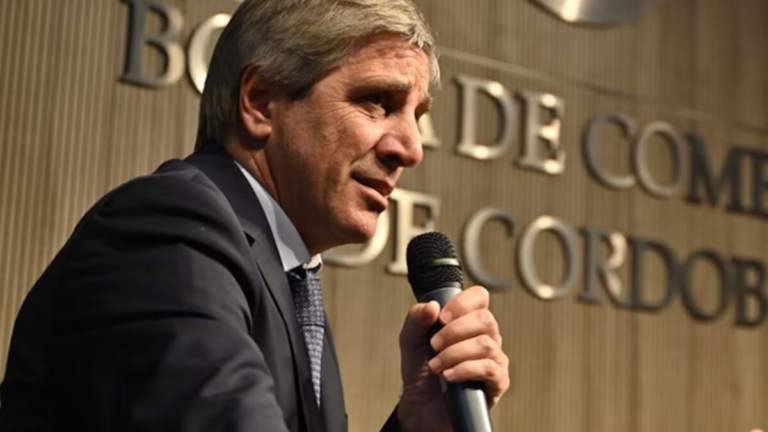 El Tesoro logró un roll over del 124%, pero tuvo que pagar tasas de hasta 42%