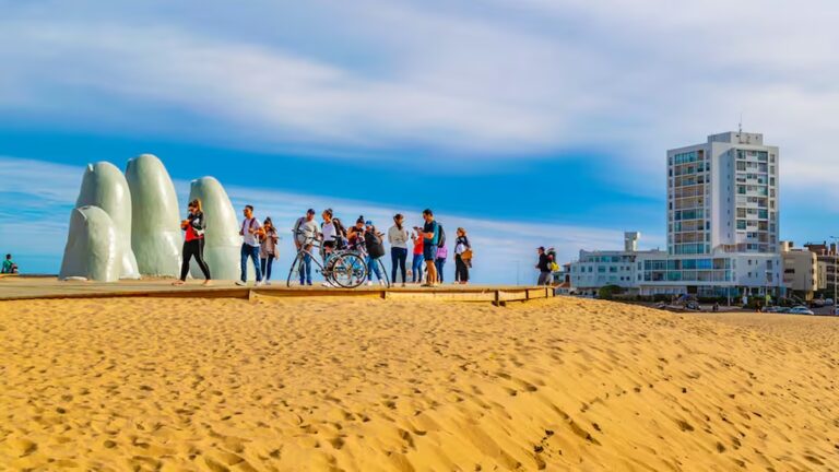 Uruguay se beneficia del aumento de precios en Argentina y registra un crecimiento del 7,4% en turistas 4 Uruguay se beneficia de una Argentina más cara y la llegada de turistas aumentó un 7,4%