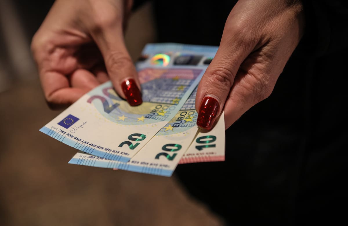 "Bulgaria Abandona su Moneda y Adopta el Euro: Implicaciones para el País Más Pobre de la UE" 1 file 29