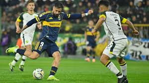 <html>
<head> <title>Rosario Central Anuncia el Fichaje de Alexis Soto como Cuarto Refuerzo</title>
</head>
<body> <h1>Rosario Central Anuncia el Fichaje de Alexis Soto como Cuarto Refuerzo</h1> <p>En una sorpresiva jugada en el mercado de pases, Rosario Central ha hecho oficial la incorporación del defensor <strong>Alexis Soto</strong>. Este anuncio ha captado la atención de los fanáticos y medios de comunicación, quienes esperaban este refuerzo para fortalecer la defensa del equipo.</p> <h2>Detalles de la Contratación de Alexis Soto</h2> <p>La llegada de <strong>Alexis Soto</strong> a Rosario Central fue confirmada a través de una publicación en las redes sociales del club. Con este nuevo fichaje, el equipo busca sumar experiencia y solidez a su línea defensiva, un aspecto crucial para enfrentar los desafíos de la temporada.</p> <h2>La Reacción de los Aficionados</h2> <p>La comunidad futbolística ha reaccionado con entusiasmo ante la noticia de que <strong>Alexis Soto</strong> se unirá al plantel. Muchos hinchas consideran que este refuerzo puede ser clave para mejorar el rendimiento del equipo en el campeonato.</p> <h2>Expectativas para la Temporada</h2> <p>Con la contratación de <strong>Alexis Soto</strong>, Rosario Central espera no solo reforzar su defensa, sino también mejorar su posición en la tabla. El jugador, conocido por su versatilidad y capacidad defensiva, podría ser la pieza que el equipo necesitaba para despegar en la competencia.</p>
</body>
</html> 9 alexis soto