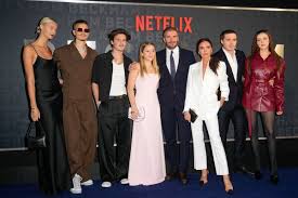 <html>
<head> <title>Controversias Beckham y Análisis del Partido Gea vs Wawrinka</title> <meta name="description" content="Descubre las últimas novedades sobre Brooklyn y Cruz Beckham, junto a un análisis del partido entre Gea y Wawrinka.">
</head>
<body> <h2>Brooklyn Beckham enfrenta acusaciones familiares</h2>
<p>Recientemente, Brooklyn Beckham ha estado en el centro de la atención mediática debido a diversas acusaciones que involucran a su familia. Según un artículo del New York Times, estas tensiones familiares han surgido en torno a la planificación de su boda, lo que ha generado un gran revuelo en las redes sociales.</p> <h2>Cruz Beckham y su respuesta a la controversia</h2>
<p>En medio de este conflicto familiar, Cruz Beckham ha decidido compartir su postura sobre la situación. En una reciente entrevista con E! Online, el joven expresó sus sentimientos respecto a los comentarios de su hermano y la reacción de su madre, Victoria Beckham. Cruz subrayó la importancia de mantener la unión familiar a pesar de las diferencias.</p> <h2>Predicción del partido entre Gea y Wawrinka</h2>
<p>En el ámbito deportivo, el esperado encuentro entre Arthur Gea y Stan Wawrinka está a la vuelta de la esquina, y las apuestas están en aumento. Según Sportsbook Wire, las expectativas son altas para este partido en el Australian Open. Los analistas sugieren que será un duelo emocionante, donde Gea buscará superar a Wawrinka, un experimentado competidor en la cancha.</p> </body>
</html> 4 ig