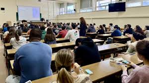 <html>
<head> <title>Examen MIR 2026: Todo lo que Debes Saber para Prepararte</title>
</head>
<body> <h1>Examen MIR 2026: Todo lo que Debes Saber para Prepararte</h1> <h2>¿Cuándo llega el examen MIR 2026?</h2> <p>La espera para el examen MIR 2026 está generando gran expectativa entre los futuros médicos en Argentina. Con la fecha de inscripción cada vez más cerca, es fundamental que los interesados se mantengan informados sobre las distintas etapas del proceso.</p> <h2>Instrucciones y requisitos para el examen</h2> <p>Según la información publicada por <a href="https://www.infobae.com/espana/2026/01/22/instrucciones-para-realizar-el-examen-mir-2026-horario-materiales-y-articulos-prohibidos/">Infobae</a>, es esencial que los aspirantes conozcan las instrucciones para realizar el examen. Esto incluye detalles sobre el <strong>horario, materiales necesarios y artículos prohibidos</strong> para evitar inconvenientes el día de la prueba.</p> <h2>Participación de graduados en Medicina</h2> <p>El examen ha convocado a 907 graduados en Medicina, como reporta <a href="https://www.elcorreo.com/sociedad/salud/907-graduados-medicina-presentan-manana-examen-mir-20260122184850-nt.html">El Correo</a>. Este número refleja el creciente interés y la competencia entre los nuevos profesionales que buscan asegurar una plaza en el sistema de salud.</p> <h2>Manejo de la incertidumbre en el proceso</h2> <p>Un aspecto clave destacado por <a href="https://www.redaccionmedica.com/secciones/formacion/la-gestion-de-la-duda-decide-la-plaza-mir-tanto-como-el-propio-estudio-7073">Redacción Médica</a> es que la <strong>gestión de la duda</strong> puede ser tan determinante como el estudio mismo. Los aspirantes deben aprender a manejar sus inquietudes para maximizar sus posibilidades de éxito.</p> <h2>Conclusiones finales</h2> <p>En resumen, la pregunta de <strong>cuando llega</strong> el examen MIR 2026 es crucial para todos los involucrados. La preparación adecuada y la información concreta son esenciales para enfrentar este desafío con confianza.</p>
</body>
</html> 8 cuando llega