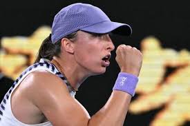 <html>
<head> <title>Iva Jovic: Promesa del Tenis Argentino en el Abierto de Australia 2026</title>
</head>
<body> <h1>Iva Jovic: Promesa del Tenis Argentino en el Abierto de Australia 2026</h1> <h2>La Revelación del Abierto de Australia 2026</h2> <p>La tenista argentina <strong>Iva Jovic</strong> ha cautivado al público en el Abierto de Australia 2026. Con una actuación destacada, ha logrado posicionarse como una de las grandes revelaciones del torneo, desafiando a rivales de renombre en su camino hacia los cuartos de final.</p> <h2>Un Desafío ante Sabalenka</h2> <p>Jovic se prepara para enfrentar a la experimentada <strong>Aryna Sabalenka</strong>, una de las favoritas del certamen. La tenista argentina sueña con dar la sorpresa y avanzar en el torneo, sumando así un nuevo capítulo a su prometedora carrera.</p> <h2>El Cuadro Femenino sin Argentinas</h2> <p>En este contexto, es importante destacar que el cuadro femenino de cuartos de final del Abierto de Australia se ha desarrollado sin la presencia de otras tenistas argentinas. Esto pone aún más en relieve el desempeño de Jovic, quien se ha convertido en la única representante del país en esta etapa del torneo.</p> <h2>Conclusiones sobre Jovic Tenista</h2> <p>La figura de <strong>Jovic tenista</strong> sigue en ascenso, y su participación en el Abierto de Australia 2026 está generando expectativas entre los aficionados. Con su talento y determinación, la joven tenista promete seguir sorprendiendo en el mundo del tenis.</p>
</body>
</html> 7 jovic tenista