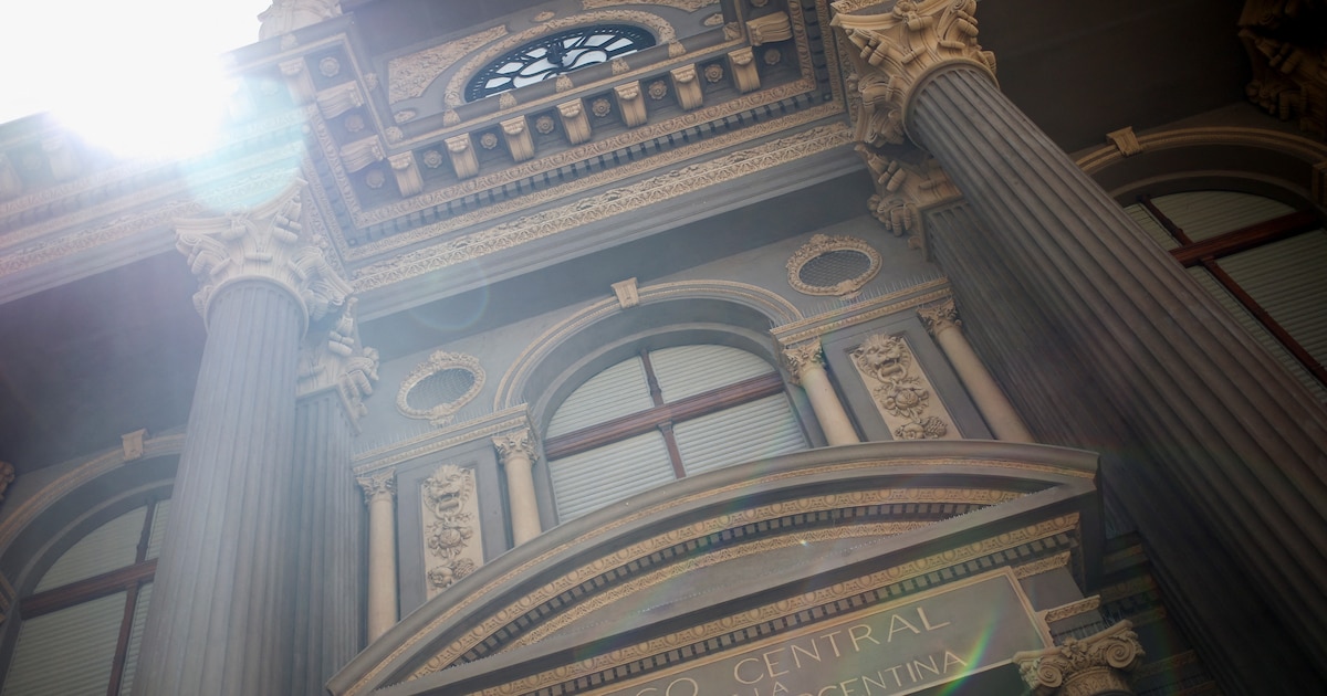 Reservas e índice de riesgo país mejoran, pero la incertidumbre persiste por inflación y actividad económica 1 Reservas e índice de riesgo país mejoran, pero la incertidumbre persiste por inflación y actividad económica