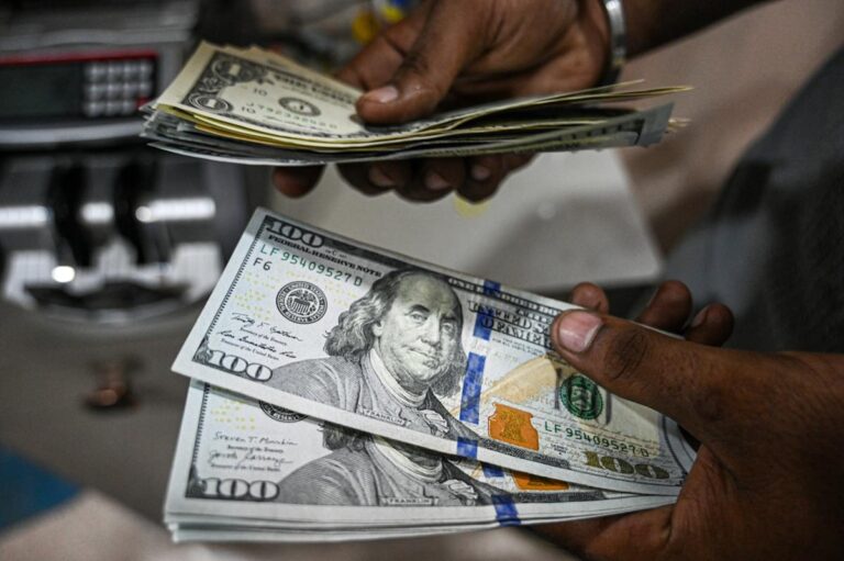 Crece la presión sobre el dólar por el debate de intervención conjunta 3 Crece la presión sobre el dólar ante el debate de intervención conjunta