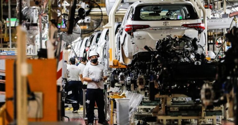 La importación ya condenó a la mitad de la industria