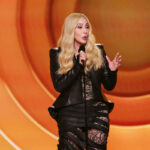 La confusión encantadora de Cher, el vestido casi inexistente de Chappell Roan y Bad Bunny: los momentos más virales de los Grammy