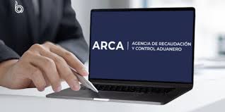 <html>
<head> <title>Modificaciones Clave en ARCA AFIP y Monotributo para Febrero 2026</title> <meta name="description" content="Entérate de las últimas novedades sobre ARCA AFIP y las actualizaciones del Monotributo que entrarán en vigencia a partir de febrero de 2026."> <meta keywords="arca afip, monotributo, recategorización, AFIP, economía argentina">
</head>
<body> <h1>Modificaciones Clave en ARCA AFIP y Monotributo para Febrero 2026</h1> <h2>Nuevas reglas del Monotributo a partir de febrero 2026</h2> <p>La Administración Federal de Ingresos Públicos (AFIP) a través de su sistema ARCA ha implementado importantes modificaciones en el régimen del Monotributo. Estas actualizaciones entrarán en vigencia desde febrero de 2026, y es fundamental que todos los contribuyentes estén al tanto de estos cambios.</p> <h2>Recategorización: fecha límite y claves</h2> <p>Hoy, los monotributistas deben estar atentos a la recategorización, que tiene su fecha de vencimiento el próximo jueves 5 de febrero. Es esencial que los contribuyentes revisen su categoría actual para evitar sanciones y multas. La AFIP ha reforzado la importancia de esta revisión, ya que una categorización incorrecta puede derivar en problemas impositivos.</p> <h2>Consejos para evitar multas</h2> <p>Es crucial que cada monotributista verifique su categoría antes de la fecha límite. No hacerlo podría resultar en multas significativas y complicaciones con la AFIP. La revisión de la categoría no solo asegura el cumplimiento de las normativas, sino que también puede optimizar la carga tributaria de los contribuyentes.</p> <h2>Conclusión</h2> <p>Estar al tanto de las novedades relacionadas con ARCA AFIP y el Monotributo es vital para todos los trabajadores autónomos y pequeños empresarios en Argentina. La proactividad en la gestión de las obligaciones fiscales es clave para evitar inconvenientes en el futuro. Mantente informado y preparado ante los cambios que se avecinan.</p>
</body>
</html> 2 arca afip
