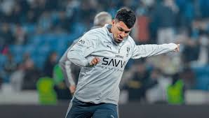 <html>
<head> <title>Al Hilal: Dominio y Éxitos en la Liga Saudí 2025-26</title> <meta name="description" content="Descubre las últimas novedades sobre Al Hilal en la Liga Saudí, incluyendo el desempeño de Leonardo y los partidos recientes." />
</head>
<body> <h1>Al Hilal y su Imparable Ascenso en la Liga Saudí</h1> <p>Al Hilal continúa mostrando su poderío en la Liga Saudí, con Leonardo liderando el ataque en el reciente encuentro contra Al-Taawoun. Este destacado jugador ha sido clave para el equipo, aportando goles y asistencias que son fundamentales para mantener a Al Hilal en la lucha por el primer puesto.</p> <h2>Partido en Vivo: Al-Taawoun vs Al-Hilal</h2> <p>La emoción del fútbol se vivió intensamente en el partido entre Al-Taawoun y Al Hilal, donde los aficionados pudieron seguir el encuentro en vivo. Este tipo de eventos son esenciales para entender la dinámica de la liga y el rendimiento de ambos equipos en esta temporada 2025-26.</p> <h2>Leonardo, la Estrella de Al Hilal</h2> <p>En el enfrentamiento contra Al-Taawoun, Leonardo demostró por qué es considerado uno de los mejores jugadores de la liga. Su capacidad para marcar la diferencia en los momentos clave ha llevado a Al Hilal a consolidarse como un fuerte contendiente al título.</p> <h2>Conclusión</h2> <p>Al Hilal sigue siendo un equipo a tener en cuenta en la Liga Saudí. Con jugadores talentosos como Leonardo y un sólido desempeño en cada partido, el futuro parece brillante para el club. Mantente informado sobre las últimas novedades y resultados de Al Hilal para no perderte ningún detalle de esta emocionante temporada.</p>
</body>
</html> 2 al hilal