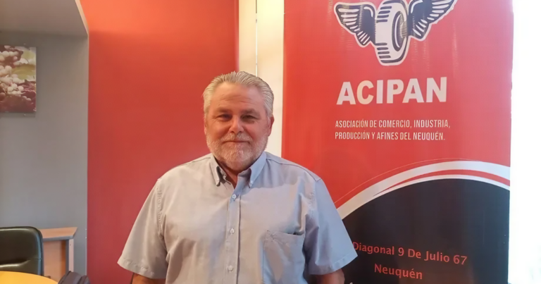 Daniel González: "Si Caputo quiere saber por qué la ropa es cara, debería mirarse el ombligo"