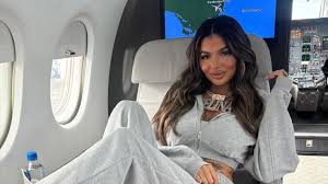 <html>
<head> <title>Celina Powell Revela Detalles Sorprendentes sobre su Relación con Young Thug</title> <meta name="description" content="Celina Powell comparte información candente sobre su relación con Young Thug, incluyendo detalles de su intimidad.">
</head>
<body> <h2>Celina Powell Habla sobre su Encuentro con Young Thug</h2>
<p>En una reciente entrevista, <strong>Celina Powell</strong> no dudó en compartir detalles íntimos sobre su supuesta relación con el rapero <strong>Young Thug</strong>. Según sus declaraciones, el encuentro fue "el mejor sexo de su vida", lo que ha generado revuelo en las redes sociales y entre los fans del artista.</p> <h2>Revelaciones sobre la Intimidad de Young Thug</h2>
<p>Powell compartió anécdotas sobre las habilidades en la cama del rapero, describiendo momentos que, según ella, fueron inolvidables. Estas afirmaciones han captado la atención de los medios y han llevado a muchos a especular sobre el impacto que estas declaraciones tendrán en la imagen de Young Thug.</p> <h2>La Reacción de los Fans y la Prensa</h2>
<p>La reacción ante las declaraciones de <strong>Celina Powell</strong> ha sido dispar. Muchos seguidores del rapero han mostrado su sorpresa, mientras que otros critican la falta de privacidad en la que se siente expuesto. Sin embargo, Powell ha continuado defendiendo su versión de los hechos, reafirmando que su experiencia fue auténtica y significativa.</p> </body>
</html> 2 celina powell