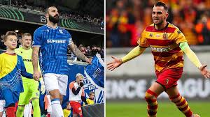 <html>
<head>
<title>Fiorentina vs Jagiellonia Białystok: Partido Clave en la Liga de Conferencias</title>
</head>
<body> <h1>Fiorentina vs Jagiellonia Białystok: Partido Clave en la Liga de Conferencias</h1>
<p>Este emocionante encuentro entre <strong>Fiorentina y Jagiellonia Białystok</strong> ha capturado la atención de los aficionados al fútbol en toda Europa. Los dos equipos se enfrentarán en un partido vital para determinar quién avanza en la Liga de Conferencias. Los hinchas están ansiosos por conocer dónde podrán seguir el desarrollo de este encuentro crucial.</p> <h2>Transmisiones y horarios del partido</h2>
<p>Los aficionados pueden consultar los detalles de la <strong>transmisión en vivo</strong> para no perderse ningún momento del partido. Para obtener el plan de transmisiones, se recomienda visitar sitios especializados que ofrecen horarios actualizados y opciones de visualización.</p> <h2>Delegación polaca en Florencia</h2>
<p>Mientras se prepara para el encuentro, una delegación de <strong>Jagiellonia Białystok</strong> ha llegado a Florencia. La visita incluye una parada en el Consulado Honorario de Polonia, donde se espera que se fortalezcan los lazos entre ambas naciones, a la vez que se genera un ambiente de camaradería entre los hinchas.</p> <h2>Preocupaciones de seguridad en Florencia</h2>
<p>Sin embargo, el ambiente no está exento de tensiones. Las autoridades locales han expresado preocupaciones sobre la llegada de los hinchas polacos, generando una alerta en la ciudad. Esto ha llevado a un incremento en las medidas de seguridad para garantizar que el evento transcurra sin inconvenientes.</p> <h2>Conclusión</h2>
<p>El enfrentamiento entre <strong>Fiorentina y Jagiellonia Białystok</strong> promete ser un espectáculo imperdible para los amantes del fútbol. Con la emoción del juego y el trasfondo de una delegación cultural, este partido va más allá de lo deportivo. Mantente informado y preparado para seguir cada detalle de este electrizante evento.</p> </body>
</html> 3 fiorentina - jagiellonia białystok