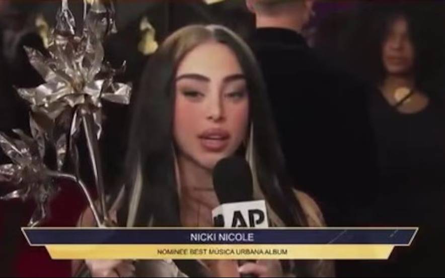 Nicki Nicole deslumbra en los Grammy con su atuendo de jazmines y mensaje de empoderamiento femenino 1 Nicki Nicole deslumbra en los Grammy con su atuendo de jazmines y mensaje de empoderamiento femenino