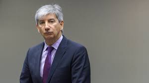 <html>
<head> <title>Condena del ex juez Walter Bento por corrupción y lavado de dinero</title> <meta name="description" content="El ex juez Walter Bento ha sido condenado por liderar una asociación ilícita y lavado de dinero. Conocé todos los detalles del caso.">
</head>
<body> <h2>El ex juez Walter Bento condenado por asociación ilícita</h2> <p>El ex juez Walter Bento ha sido condenado a una pena de prisión por su rol en una <strong>asociación ilícita que se dedicaba a cobrar coimas y lavar dinero</strong>. Esta resolución judicial pone de manifiesto la gravedad de los delitos cometidos y la implicancia que tuvo Bento en el entramado delictivo.</p> <h2>Detalles del fallo y cargos imputados</h2> <p>La sentencia, emitida por el tribunal correspondiente, establece que Bento no solo lideraba la organización, sino que también participaba activamente en el proceso de lavado de dinero. Este caso ha generado un gran impacto en el ámbito judicial y político, dado el perfil del condenado.</p> <h2>Reacciones y repercusiones del caso</h2> <p>La noticia ha suscitado diversas reacciones, tanto en el sector político como en la opinión pública. Muchos ciudadanos expresan su preocupación por la corrupción en el sistema judicial argentino. La condena al <strong>ex juez Walter Bento</strong> es vista como un paso hacia la recuperación de la confianza en las instituciones.</p> <h2>Implicaciones para la familia de Bento</h2> <p>Además de la condena a Walter Bento, se han revelado detalles sobre las implicaciones legales que afectan a su familia. Las sentencias en este contexto podrían extenderse a otros miembros de su entorno cercano, lo que añade un nivel de complejidad al caso.</p> <h2>Conclusión</h2> <p>El caso del <strong>ex juez Walter Bento</strong> representa un hito en la lucha contra la corrupción en Argentina. La condena no solo busca justicia, sino también el restablecimiento de la credibilidad en el sistema judicial. A medida que avancen las investigaciones, se espera que surjan más detalles sobre este escandaloso asunto.</p> </body>
</html> 2 ex juez walter bento