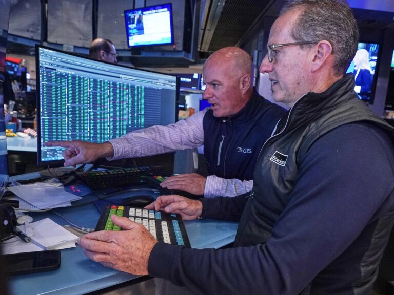 Acciones en rojo al inicio de febrero, mientras el riesgo país desciende a 491 puntos 3 Las acciones arrancan febrero en rojo, pero el riesgo país vuelve a caer a 491 puntos