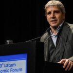 “Nunca compré ropa en Argentina”: la frase de Caputo que desató el debate en medio del boom de compras en el exterior