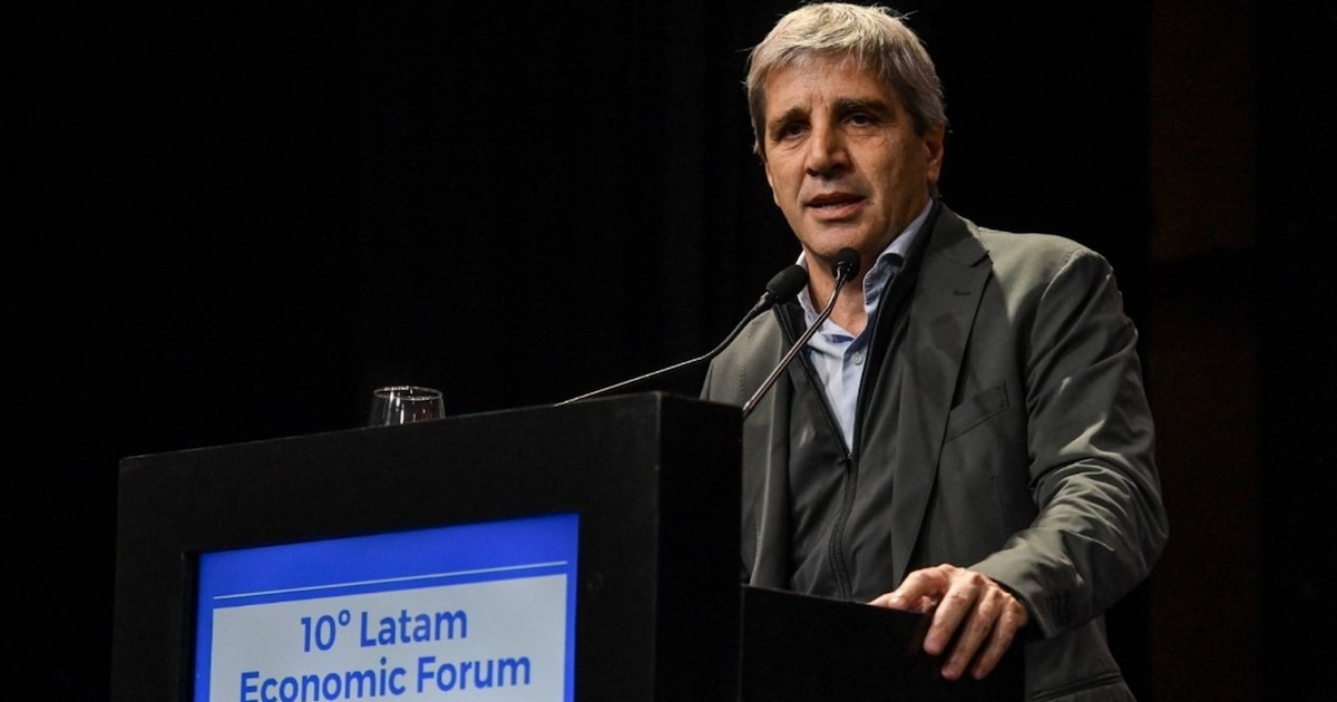 Nunca compré ropa en Argentina: la frase de Caputo que generó controversia en el auge de las compras en el exterior