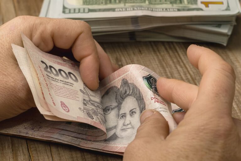 Salario pretendido: los argentinos estuvieron dispuestos a cobrar menos para conseguir trabajo en diciembre