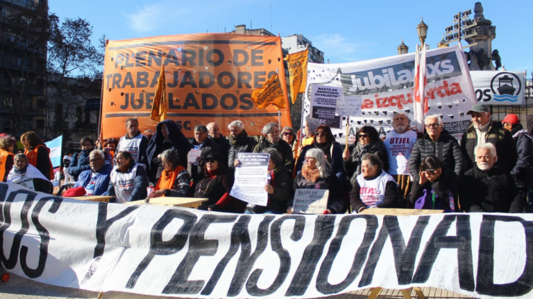 Postergación del nuevo IPC: Luis Caputo podría ahorrarse casi $5 billones entre jubilaciones, AUH y pagos por títulos CER