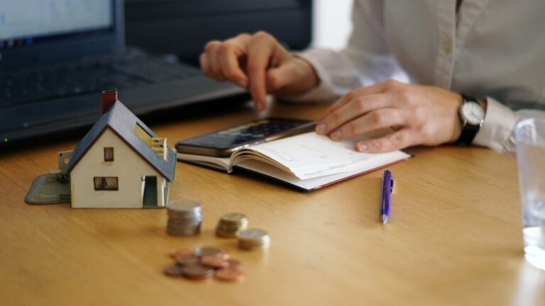 El crédito en pesos cayó en enero y solo los hipotecarios le ganaron a la inflación