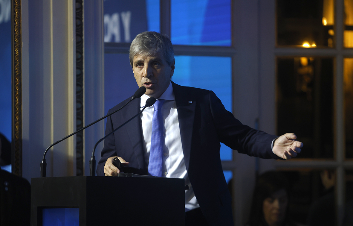 Aflojan tasas en pesos, pero el mercado anticipa volatilidad durante todo el año