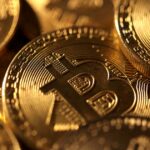 Bitcoin no detiene su derrumbe: cae debajo de los USD 70.000 y pierde 40% desde su récord