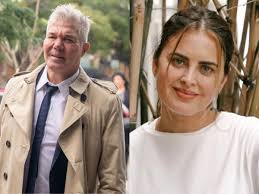 <html>
<head> <title>Carmen Barbieri en medio del escándalo y la polémica del espectáculo argentino</title>
</head>
<body> <h1>Carmen Barbieri en medio del escándalo y la polémica del espectáculo argentino</h1> <p>En medio de la polémica reciente en el mundo del espectáculo, Carmen Barbieri se ve nuevamente en el centro de la atención. La actriz y conductora ha sido mencionada en una serie de enfrentamientos que se han desatado en los medios, principalmente entre Esteban Mirol y Karen Reichardt. Este cruce ha generado revuelo en las redes y ha puesto de manifiesto las tensiones existentes en la industria.</p> <h2>El tenso debate sobre la industria textil</h2> <p>Recientemente, durante una discusión en un programa de televisión, Esteban Mirol y Karen Reichardt protagonizaron un intenso intercambio sobre el precio de la ropa. Mirol, conocido por sus opiniones controversiales, hirió la sensibilidad de Reichardt al llamarla "muy maleducada". Este episodio no solo captó la atención del público, sino que también se relacionó indirectamente con Carmen Barbieri, quien ha tenido su cuota de enfrentamientos y polémicas a lo largo de su carrera.</p> <h2>Repercusiones en las redes sociales</h2> <p>Las redes sociales no tardaron en reflejar la controversia. Comentarios y memes sobre el cruce entre Mirol y Reichardt inundaron las plataformas digitales. Muchos usuarios no dejaron de mencionar a Carmen Barbieri, quien suele ser protagonista de este tipo de controversias gracias a su personalidad fuerte y directa.</p> <h2>Marixa Balli también se sumó a la polémica</h2> <p>El escándalo no terminó ahí. Marixa Balli, otra figura del espectáculo, también se enfrentó a Esteban Mirol en el mismo programa. Durante su intercambio, Balli le reprochó a Mirol su falta de conocimiento sobre el tema que discutían. Este feroz cruce, también mencionado en medios como Clarín y Éxitoína, volvió a poner a Carmen Barbieri en el foco, ya que todos estos conflictos generan ecos en el ambiente donde ella se desenvuelve.</p> <h2>Conclusión sobre el impacto mediático</h2> <p>Este tipo de situaciones en el ámbito del espectáculo argentino ponen de relieve la importancia de las figuras como Carmen Barbieri, que, con su presencia, a menudo se convierten en el hilo conductor de diversas polémicas. A medida que avanza el año, el interés por estas disputas parece no disminuir, manteniendo a Barbieri como una de las protagonistas del entretenimiento local.</p>
</body>
</html> 2 carmen barbieri