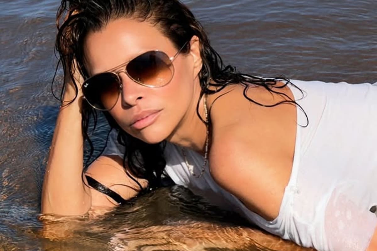 Julieta Ortega desata polémica con fotos audaces junto al mar en 