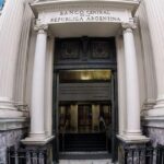 A cuánto llegarán el dólar y la inflación: el mercado ve un febrero más calmo pero corrigió al alza el pronóstico anual